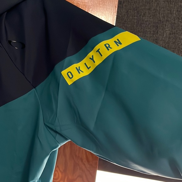 Oakley windbreaker XXL - Picture 2 of 4